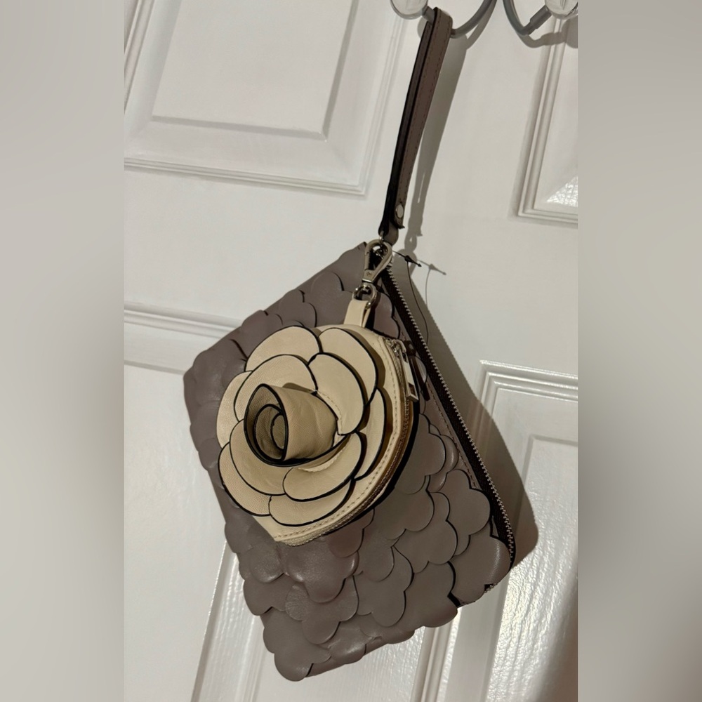 Patricia Nash Floral Petals Cassini Leather Wristlet plus Bonus Mini Floral Bag - Picture 3 of 16